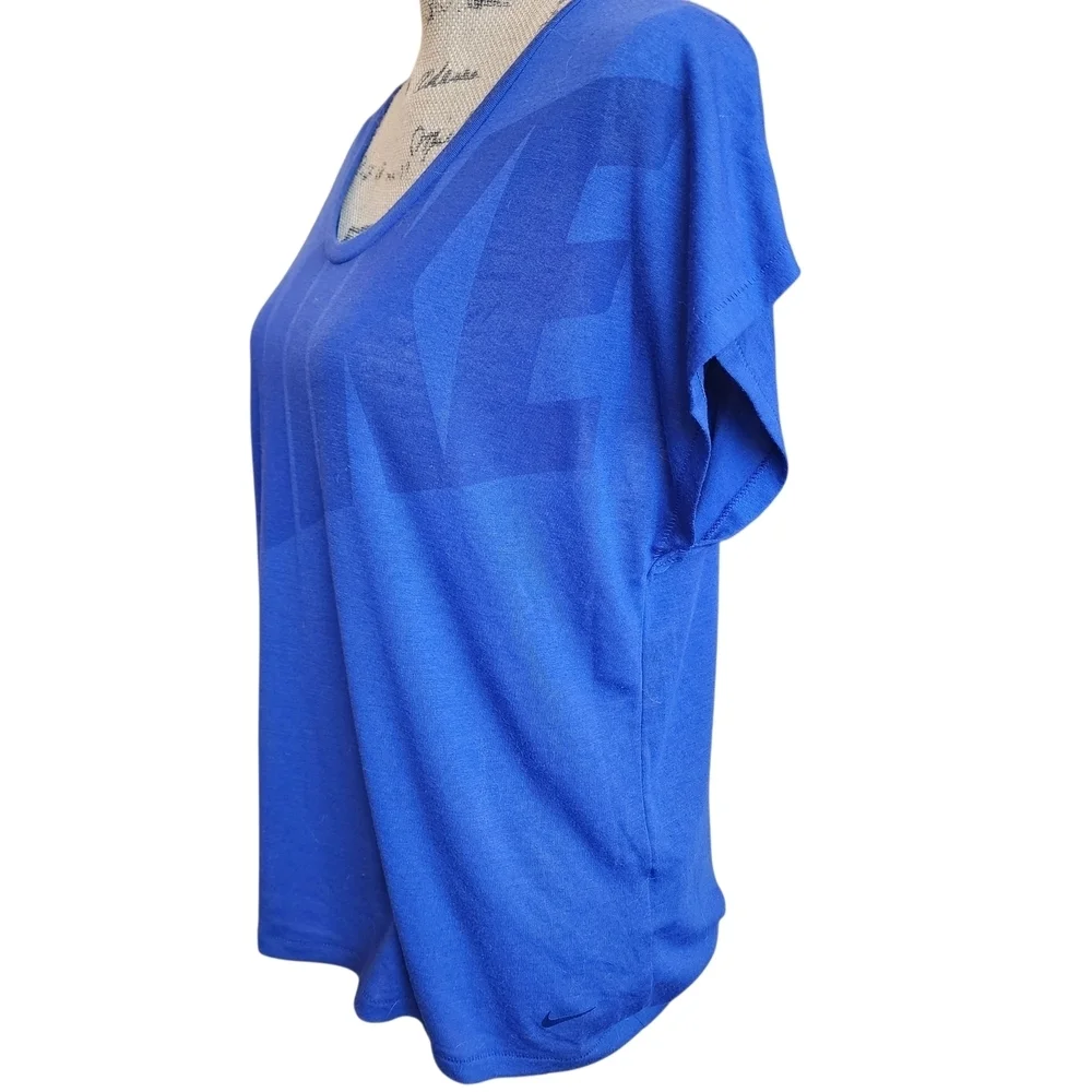 Nike Dri-Fit Blue Loose Fit Graphic Tee – Size M